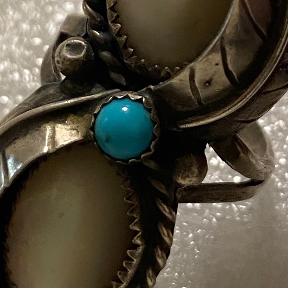 Old Pawn Mother of Pearl and Turquoise Ring - Picture 8 of 13